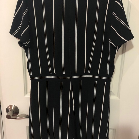 Xhilaration V-Neck Wrap Striped Shorts Romper NWOT - Picture 6 of 6